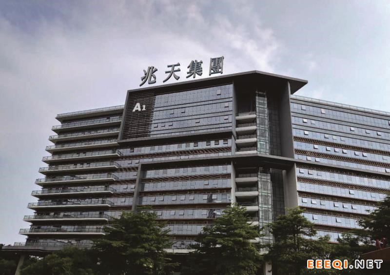 广东兆天纺织科技有限公司总经理奚斌在发布会上就疫情后的面料开发趋势展开了分享。他介绍道,兆天集团是专业致力于针织纬编功能型、差异化面料的研发、生产、市场推广及销售于一体的企业,拥有完整、科学的研发团队和质量管理体系。