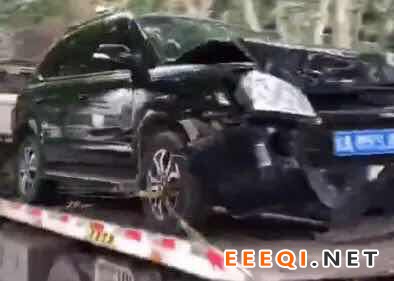 事后被拖走的肇事车辆。 受访者供图