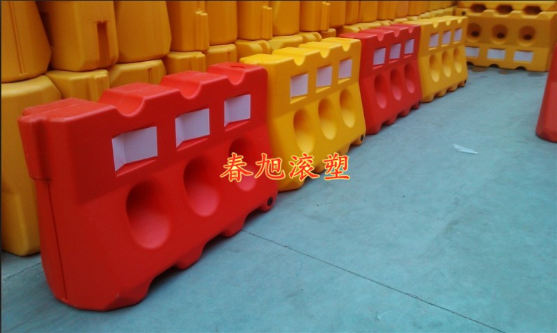 上海春旭滚塑模具塑料制品公路路障代加工图1