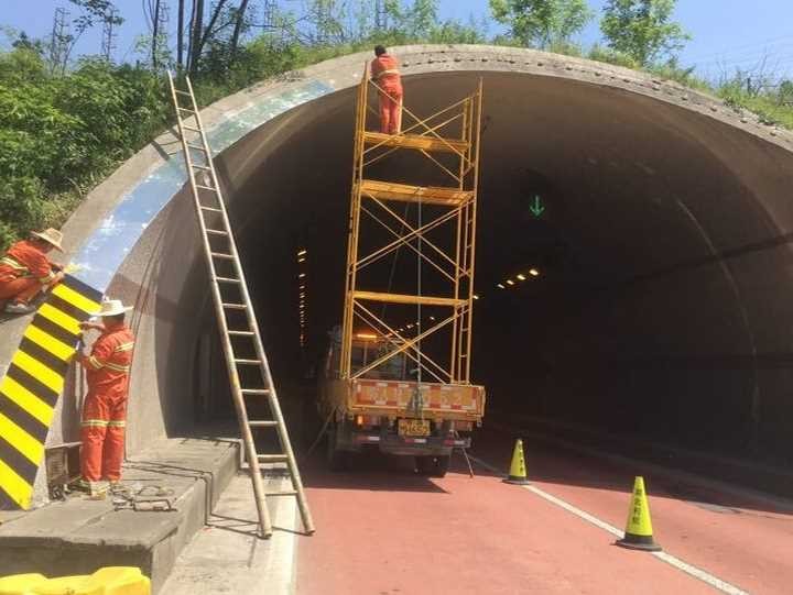 隧道口立面铝板反光膜标记隧道洞口黄黑隧道洞门立面源头生产厂家图4
