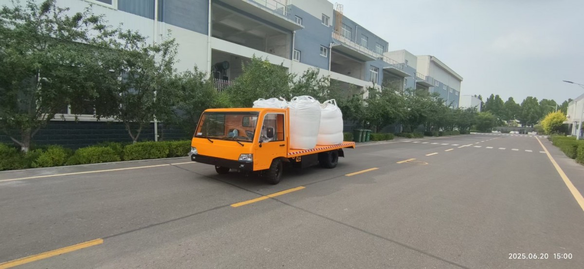 济宁6吨电动平板车工厂厂区拉吨包托盘的电动货车图3